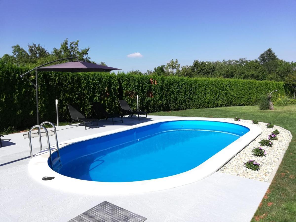 Holiday Home Maria Pazin Exterior foto