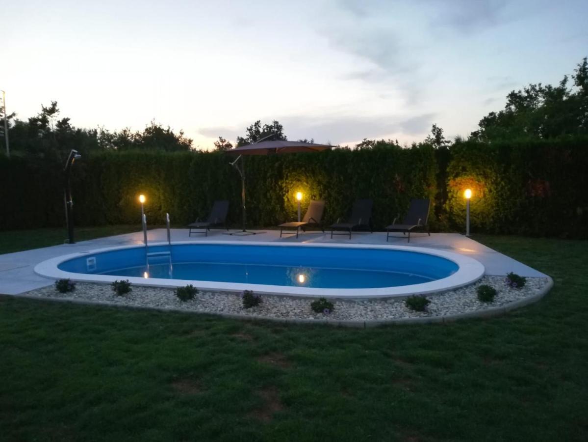 Holiday Home Maria Pazin Exterior foto