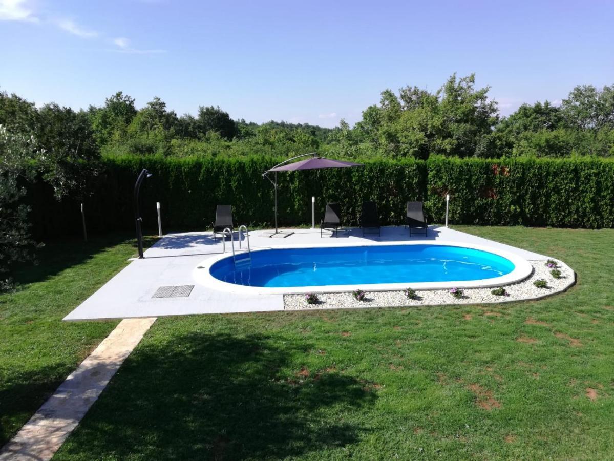 Holiday Home Maria Pazin Exterior foto