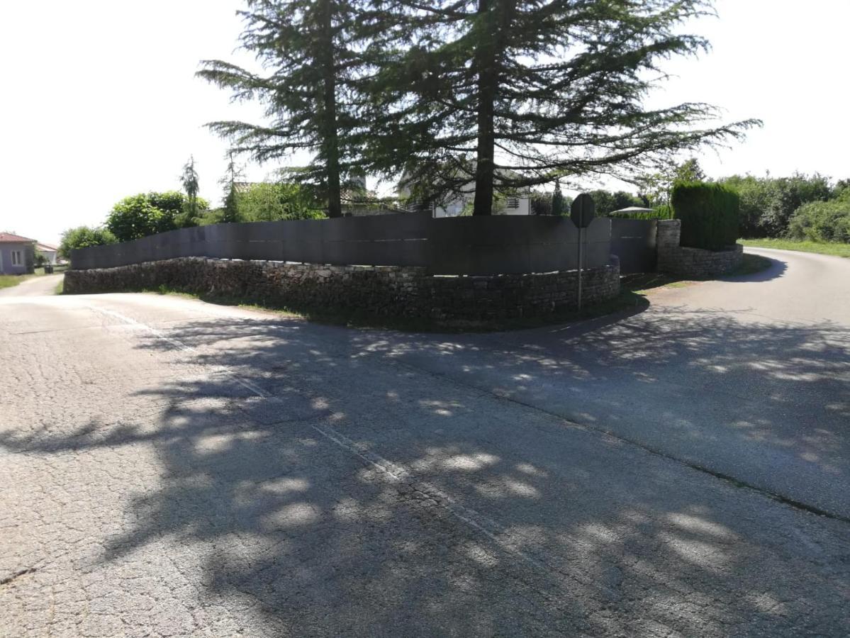 Holiday Home Maria Pazin Exterior foto